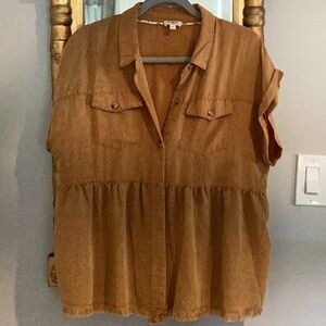 Umgee cap sleeve top, mustard, L 2 patch pockets, raw hem